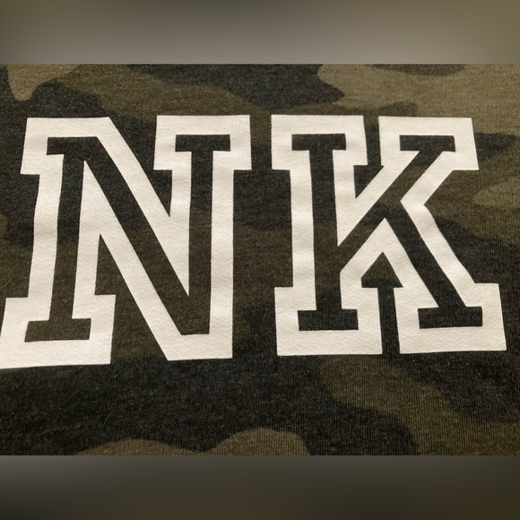 PINK Victoria’s Secret Camo Sweatshirt + Large Duffle Bag! - Picture 6 of 15